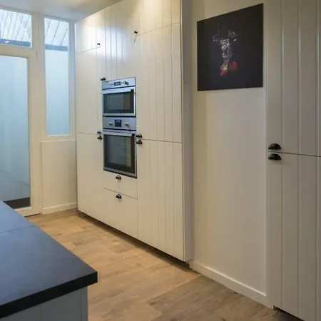 Huize Lily, 14p. Holiday home *